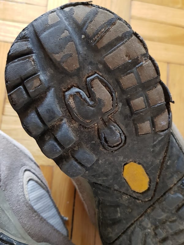 Buty górskie Scarpa Stratos – zdarta podeszwa