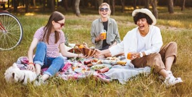 Co zabrać na piknik? Praktyczne wyposażenie na piknik w terenie