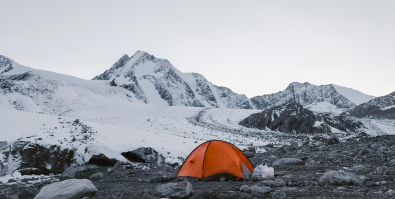 Biwakowanie zimą – co zabrać na zimowy biwak?