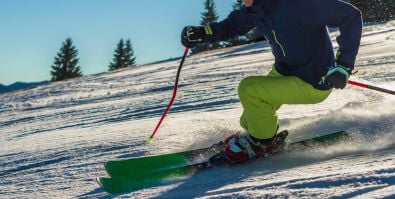 Jak jeździć na nartach? Nauka jazdy na nartach – podstawy i wszystko, co musisz wiedzieć