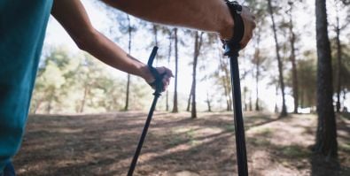 Kijki do nordic walking – jak dobrać długość i model? Najlepsze kijki do chodzenia 2025
